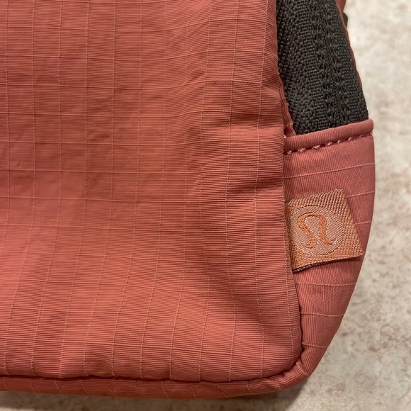 Lululemon Mini Everywhere Belt Bag - Brier Rose - Picture 4 of 8